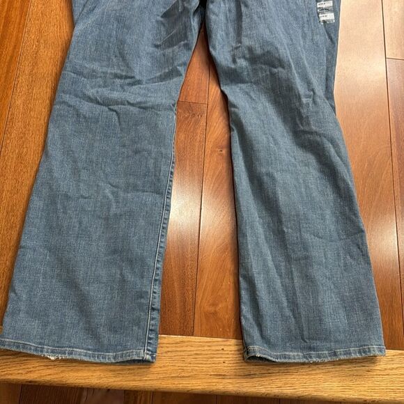 NWT Levis Jeans 725 High Rise Bootcut Light Wash Distressed Womens Size 22W - Picture 6 of 12